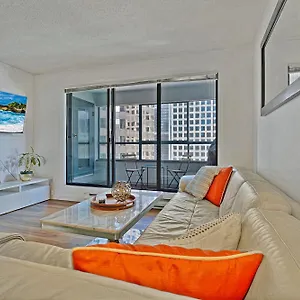 Apartment Prime Location Stylish Two-bedroom Overlooking Downtown, Vancouver